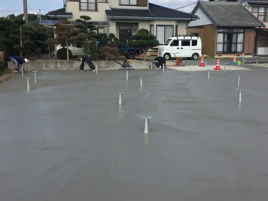 敷地内への土間コンクリート施工